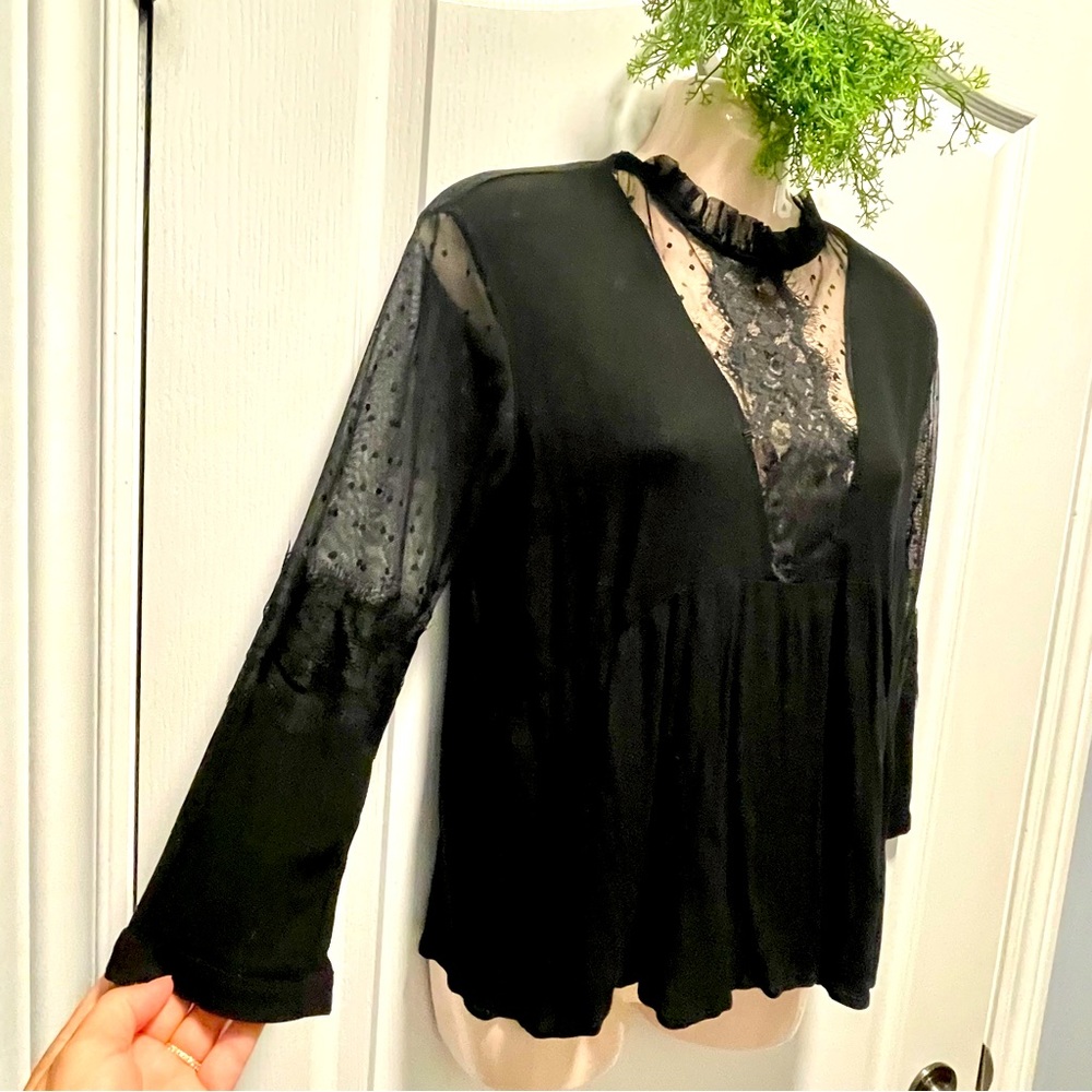 🌸3 for $20 Black floral long sleeve Lace Size S sheer long sleeve blouse